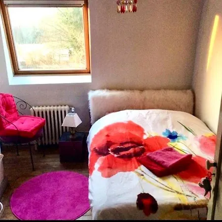 Hébergement de vacances Maison Confortable Avec Piscine Privée à *