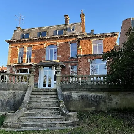 Maison Confortable Avec Piscine Privée à *