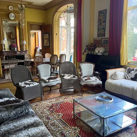 Maison Confortable Avec Piscine Privée à Hébergement de vacances *