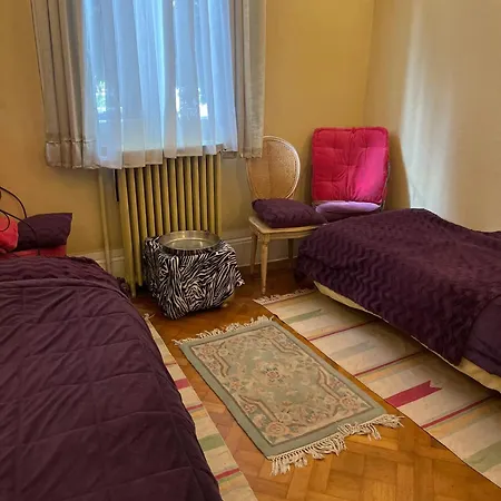 Maison Confortable Avec Piscine Privée à Hébergement de vacances