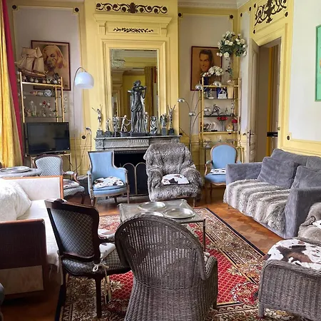 Hébergement de vacances Maison Confortable Avec Piscine Privée à *