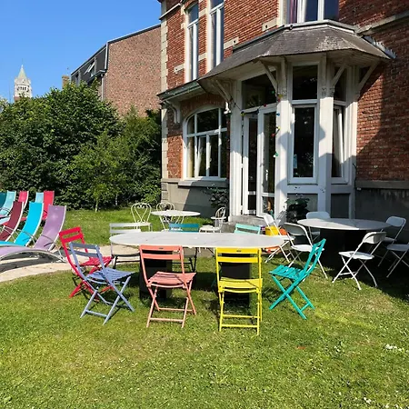 Hébergement de vacances Maison Confortable Avec Piscine Privée à *