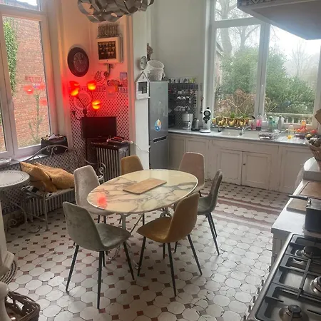 Maison Confortable Avec Piscine Privée à Hébergement de vacances Bailleul (Nord)